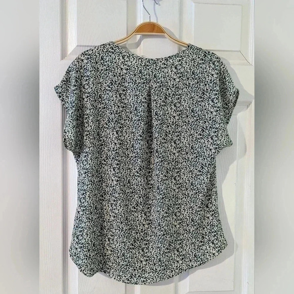 Lush Women's Short Sleeve V-neck For Print Top Green‎ Blue Cream Size XS NWOT - Picture 2 of 4